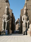Louxor Temple Colosse Ramses 0017